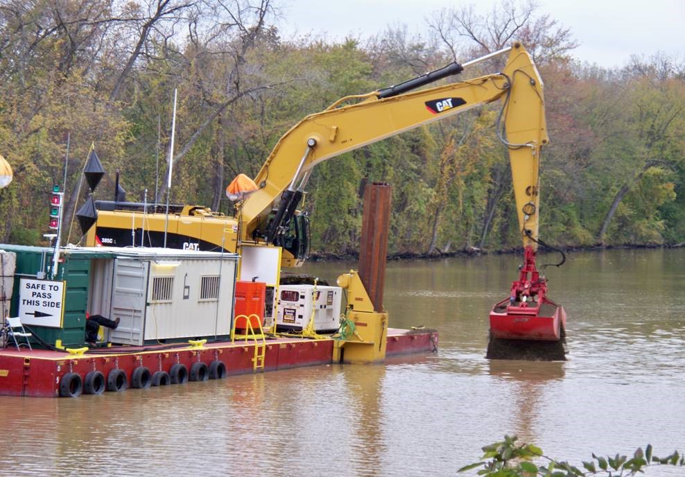 Dredging at the Hudson River PCBs Superfund Site