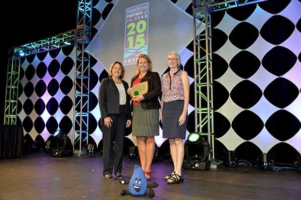 Sustained Excellence Award winner, Delta Faucet Company, with US EPA's Ellen Gilinsky and Veronica Blette