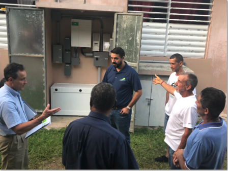 administrador regional con un grupo en Ciales Puerto Rico