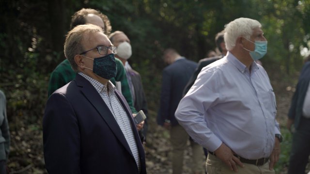 Administrator Wheeler tours the Black River Area of Concern (AOC) in Loraine, Ohio