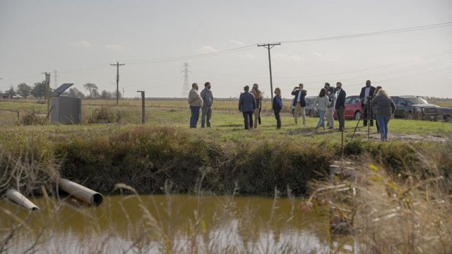 Administrator Wheeler and Regional Administrator McQueen tour the Grand Prairie Farming and Water Company, LLC. pump project. 