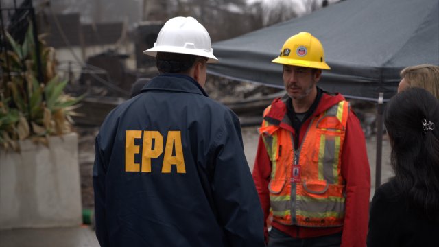 EAP Administrator Lee Zeldin speaking with cleanup worker.